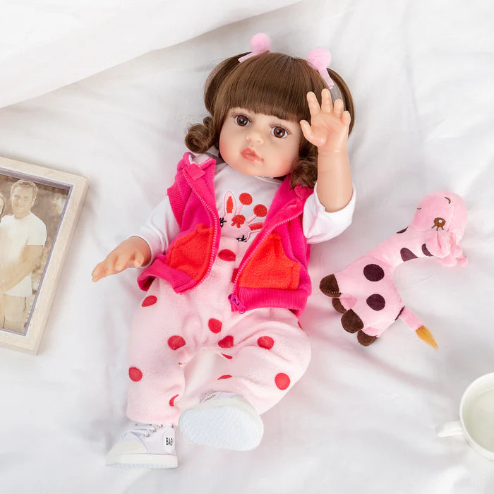 Bebê Reborn 48cm, boneca realista de silicone com olhos marrons, roupa, chupeta, garrafa e pelúcia. Perfeita para crianças 3+, estimula imaginação e afeto!