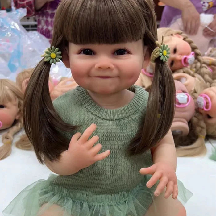 Bebê Reborn Bruninha 55cm, boneca realista de silicone com olhos vivos, cabelo fio a fio e acessórios. Perfeita para crianças 3+, traz magia e ternura às brincadeiras!