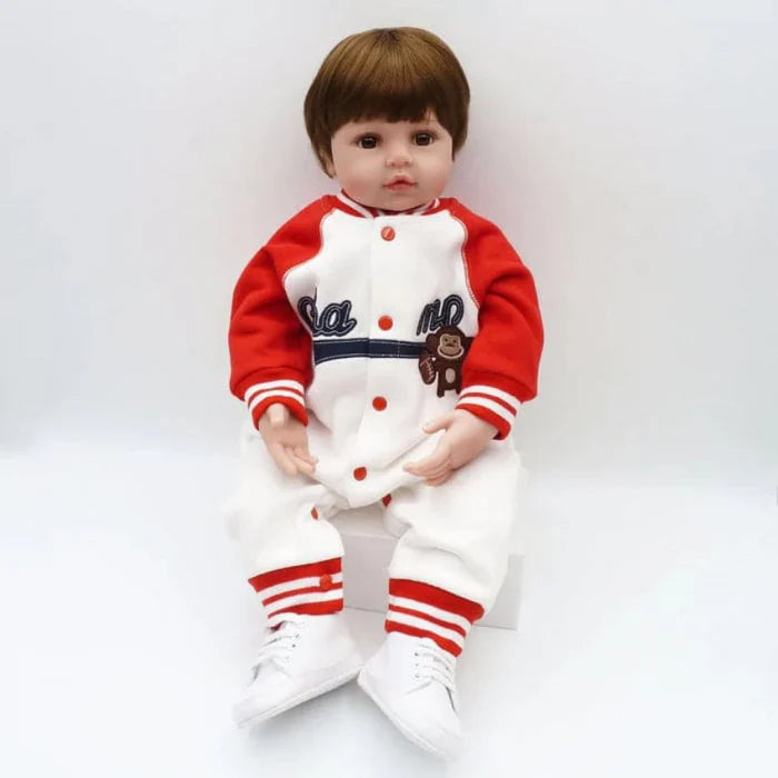 Bebê Reborn Daniel 56cm, boneco realista de silicone com olhos vivos, cabelo fio a fio e acessórios. Perfeito para crianças 3+, traz ternura e magia às brincadeiras!
