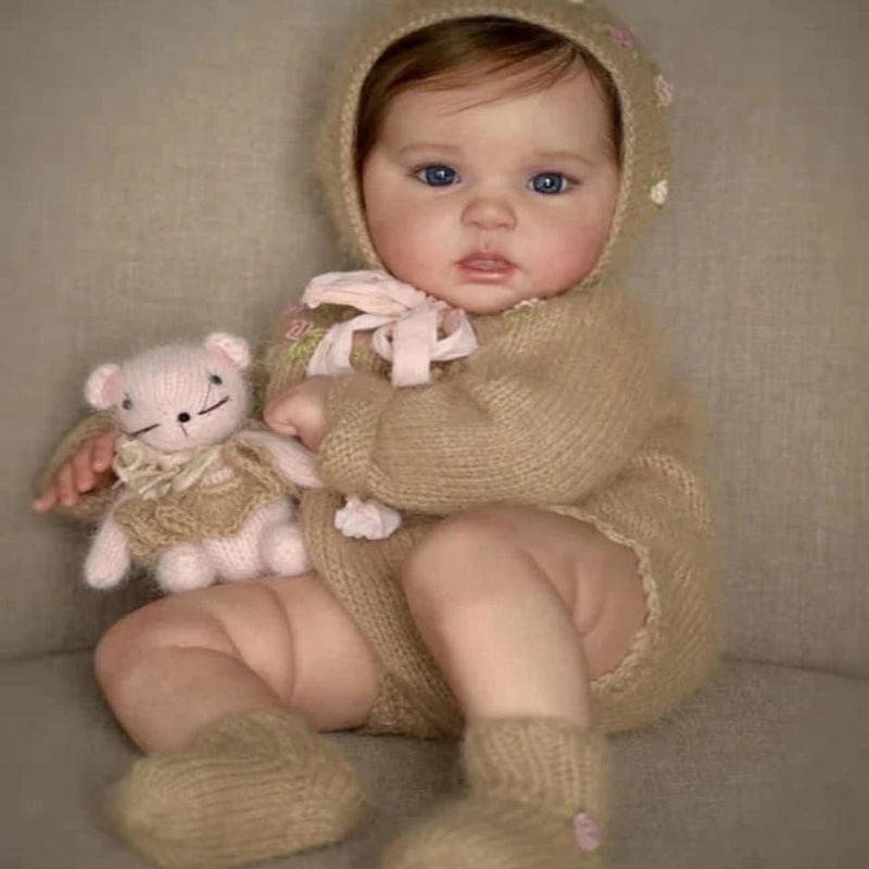 Bebê Reborn Emily 50cm, boneca realista de silicone com olhos abertos, cabelo enraizado e acessórios. Perfeita para crianças 3+, fomenta cuidado e imaginação!
