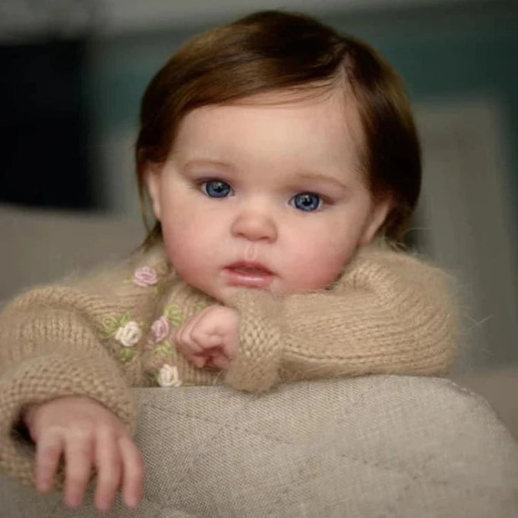 Bebê Reborn Emily 50cm, boneca realista de silicone com olhos abertos, cabelo enraizado e acessórios. Perfeita para crianças 3+, fomenta cuidado e imaginação!