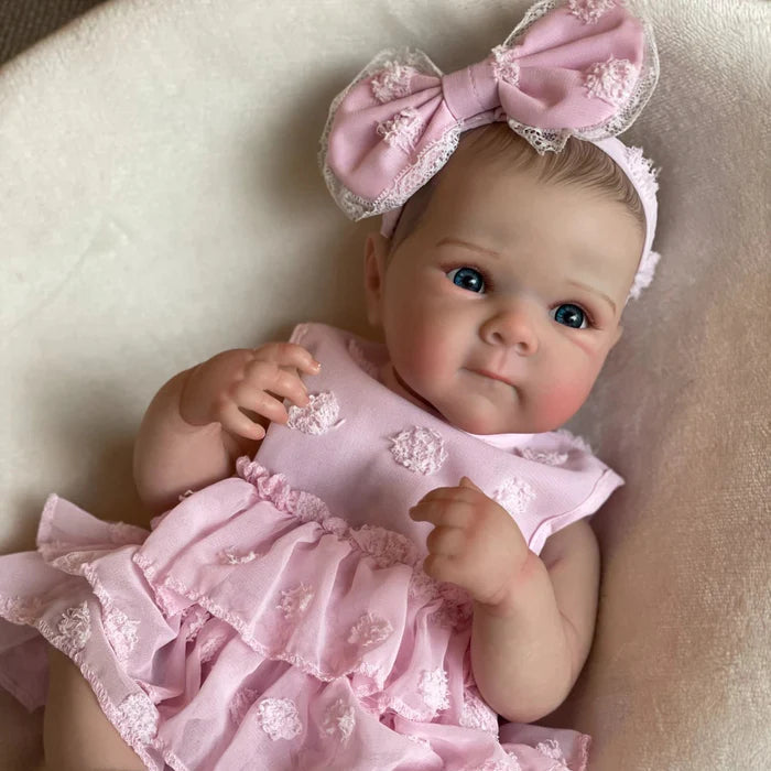 Bebê Reborn Isadora 47cm, boneca realista de silicone com olhos acrílicos, cílios longos e cabelo pintado. Perfeita para crianças 3+, traz magia às brincadeiras!