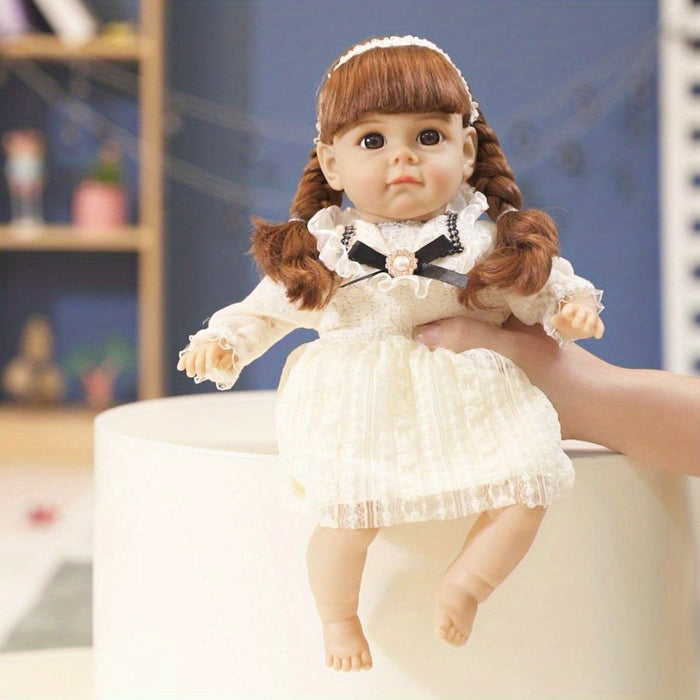 Bebê Reborn Lavínia 35cm, boneca realista de silicone macio com traços delicados. Perfeita para crianças 3+ e colecionadores, combina segurança, carinho e qualidade!