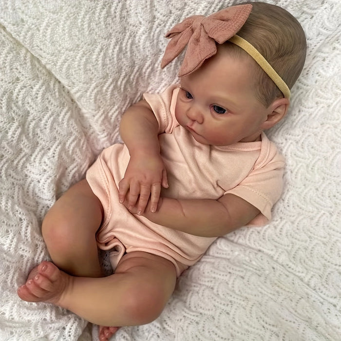 Bebê Reborn Brenda 45cm, boneca realista de silicone macio com traços delicados. Perfeita para crianças 3+ e colecionadores, combina segurança, carinho e qualidade!