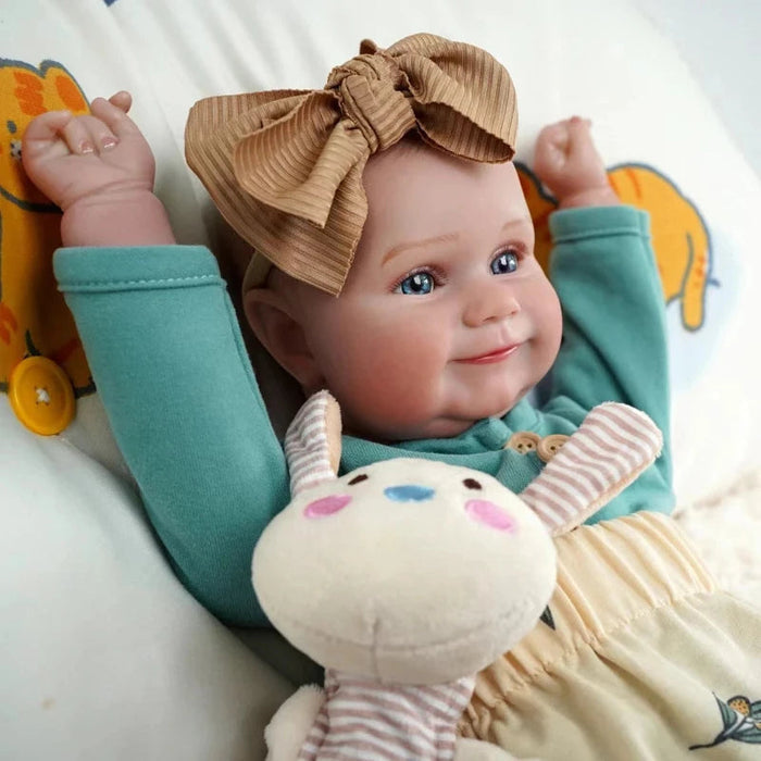 Bebê Reborn Tainá 48cm, boneca realista de silicone com olhos fixos, cabelo pintado e acessórios. Perfeita para crianças 3+, fomenta cuidado e imaginação!