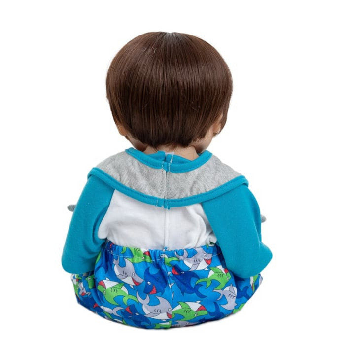 Bebê Reborn Vinícius 48cm, boneco realista de silicone com olhos fixos, cabelo fio a fio e acessórios. Perfeito para crianças 3+, fomenta cuidado e imaginação!