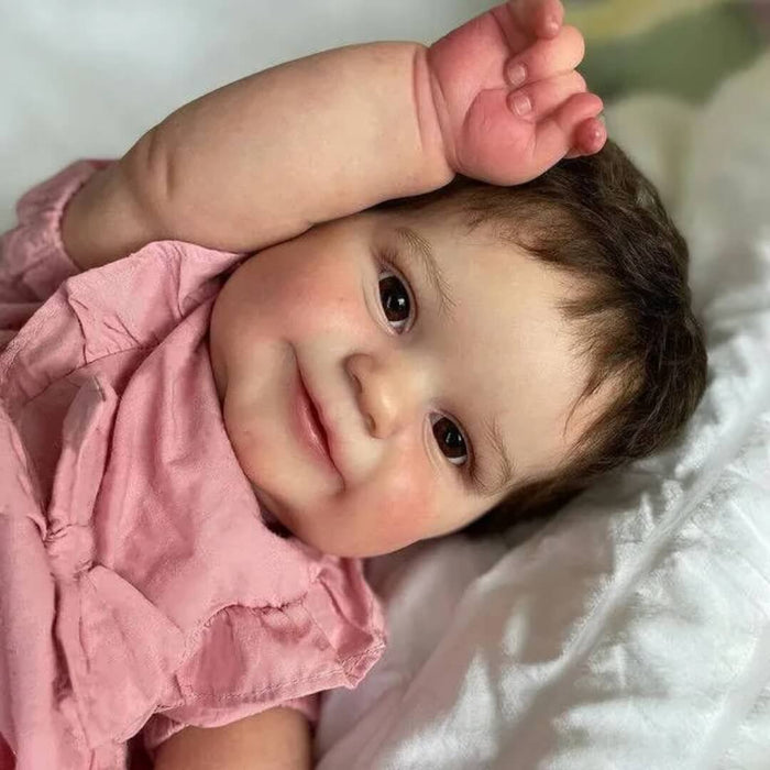 Bebê Reborn Estela 51cm, boneca realista com corpo macio, olhos vivos, cabelo fio a fio e acessórios. Perfeita para crianças 3+, traz magia às brincadeiras!