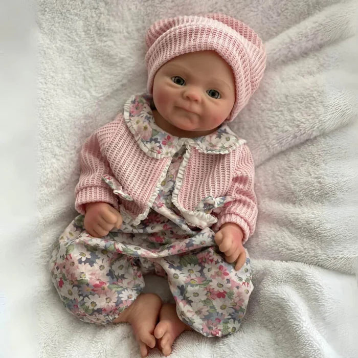 Bebê Reborn Katarina, boneca realista de silicone sólido com olhos abertos, membros móveis e acessórios. Perfeita para crianças 3+, traz ternura e magia às brincadeiras!