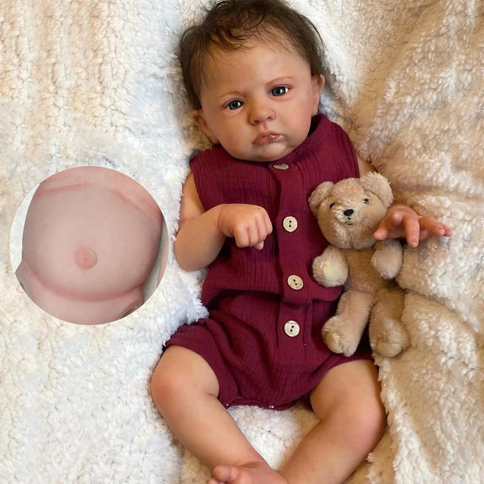 Bebê Reborn Luan 55cm, boneco realista de silicone com olhos vivos, cabelo fio a fio e acessórios. Perfeito para crianças 3+, traz magia e ternura às brincadeiras!