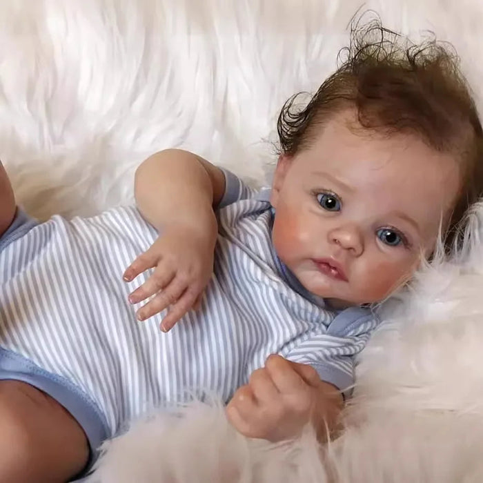 Bebê Reborn Noah, boneco realista de 1,2kg com silicone, olhos abertos, cabelo enraizado e acessórios. Perfeito para crianças 3+, fomenta cuidado e imaginação!