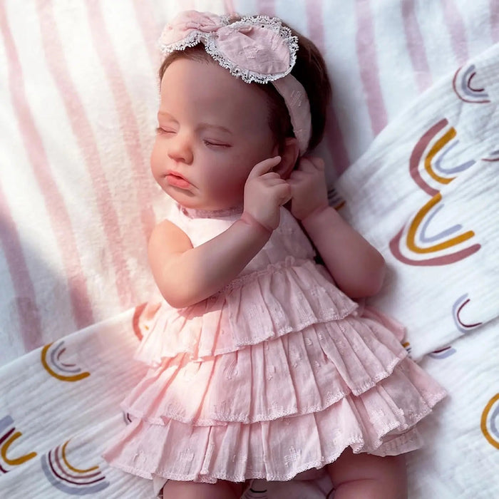 Bebê Reborn Rafaela 50cm, boneca realista com corpo macio, olhos vivos, cabelo enraizado e acessórios. Ideal para crianças 3+, estimula carinho e aprendizado!
