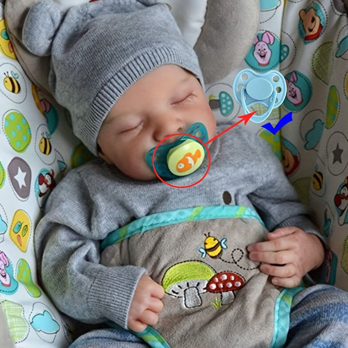 Bebê Reborn Otávio 49cm, boneco realista de silicone macio com traços delicados. Perfeito para crianças 3+ e colecionadores, combina segurança, carinho e qualidade!