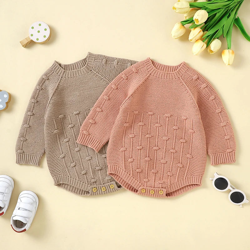 Body infantil de manga longa para recém-nascido, ideal para dias frios, feito com tecido macio, antialérgico e confortável.