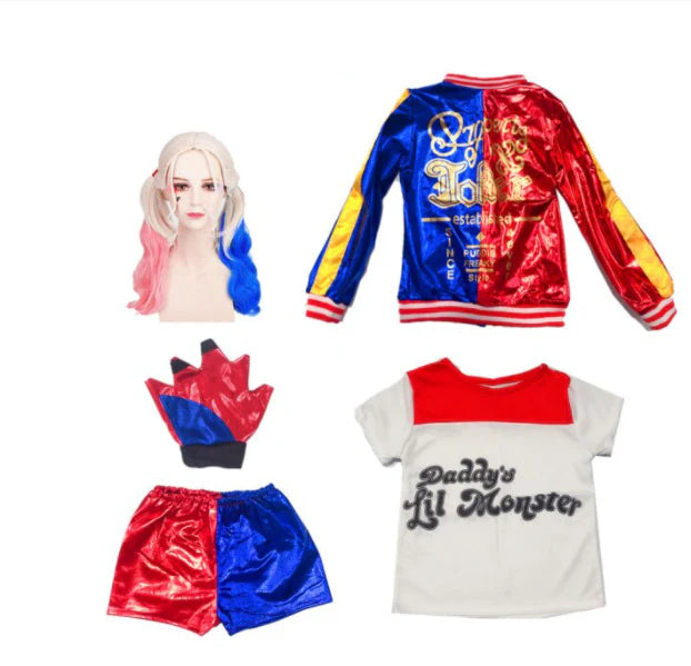 Fantasia Infantil Arlequina com camiseta, short, jaqueta, luvas e cabelo, em poliéster. Perfeita para crianças, combina estilo icônico e conforto para festas e eventos!