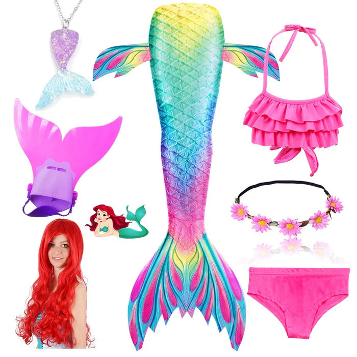 Fantasia Infantil Ariel Pequena Sereia com cauda, biquíni, tiara, nadadeira, colar e cabelo. Perfeita para crianças, combina magia e conforto em aventuras subaquáticas!