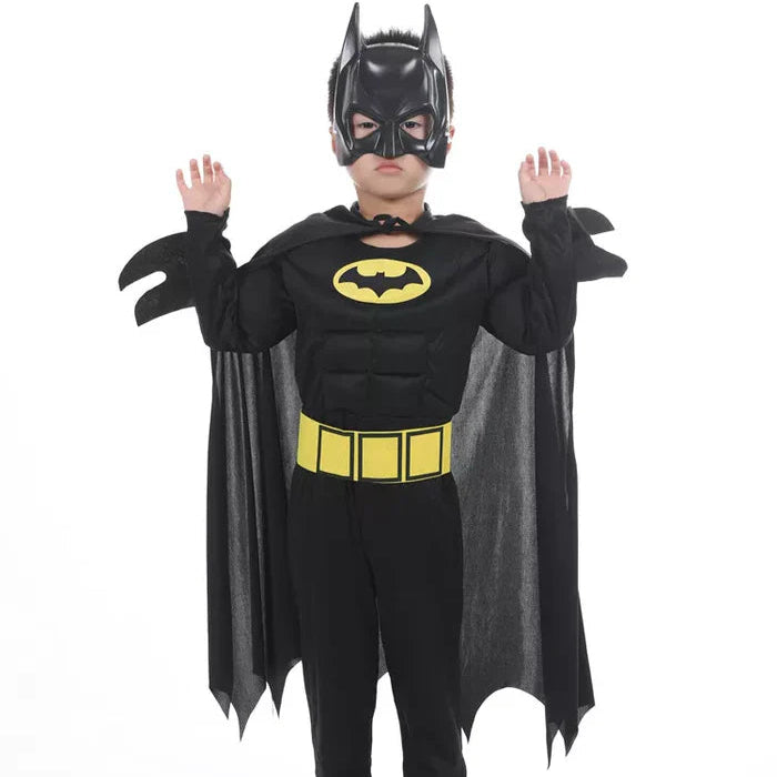 Fantasia Infantil Batman com roupa, capa e máscara, em poliéster. Perfeita para crianças, combina aventuras mágicas e qualidade, ideal para brincadeiras e festas!