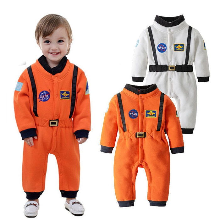 Fantasia Infantil Bebê Astronauta com macacão em veludo e poliéster. Perfeita para bebês, ideal para festas e eventos, com design autêntico de explorador espacial!