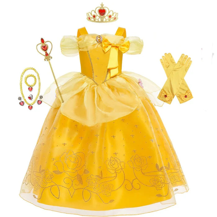 Fantasia Infantil Bela e a Fera com vestido, coroa, varinha, luva e joias, em poliéster, malha e algodão. Perfeita para crianças, combina magia e conforto em brincadeiras!