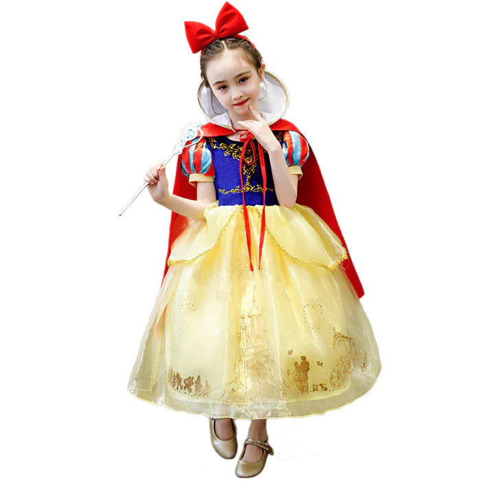 Fantasia Infantil Branca de Neve com vestido, coroa, varinha, colar e luva, em poliéster, malha e cetim. Perfeita para crianças, combina magia e conforto em brincadeiras!