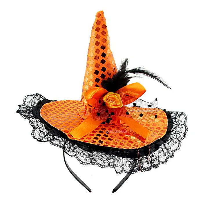 Fantasia Infantil Bruxa Abracadabra Halloween com vestido, vassoura, meia-calça, arquinho e bolsinha, em poliéster. Perfeita para crianças em aventuras encantadas!