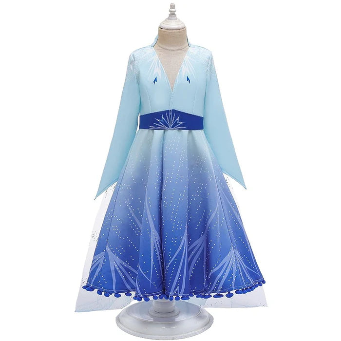 Fantasia Infantil Elsa Frozen Premium com vestido, coroa, varinha, cabelo e luva, em algodão e poliéster. Perfeita para crianças, combina magia e conforto em aventuras!