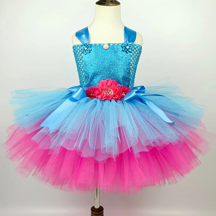Fantasia Infantil Vestido Poppy Trolls com vestido e arquinho, em nylon, malha, cetim e voil. Perfeita para crianças, combina magia e conforto em aventuras encantadas!