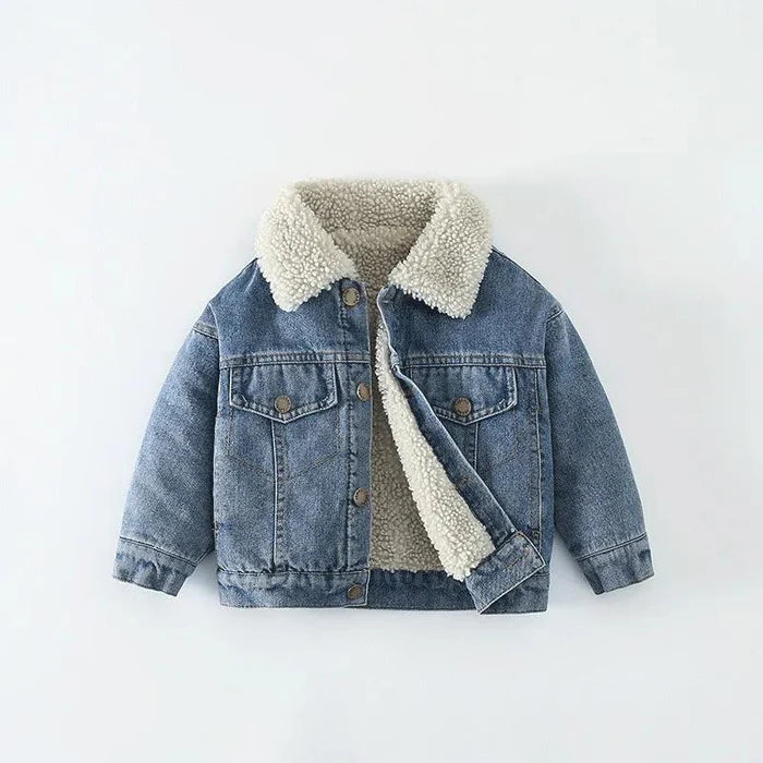 Jaqueta Infantil Jeans Peluciada Unissex, com forro sherpa, gola polo e isolamento térmico. Quente, estilosa e durável, ideal para crianças no inverno, em jeans!
