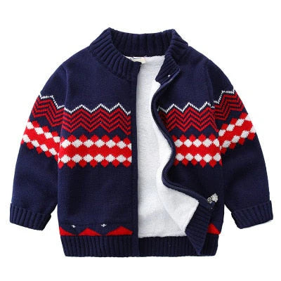 Jaqueta Infantil Masculina Peluciada, em algodão com forro de pelúcia, quente e estilosa. Sem capuz, perfeita para meninos no inverno, combina conforto e durabilidade!
