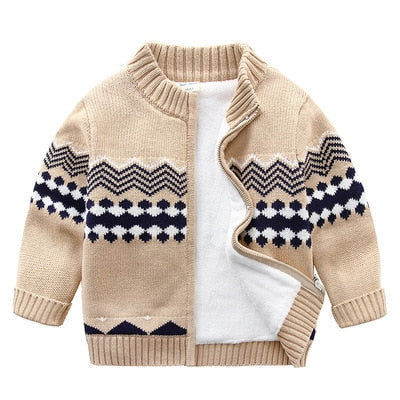 Jaqueta Infantil Masculina Peluciada, em algodão com forro de pelúcia, quente e estilosa. Sem capuz, perfeita para meninos no inverno, combina conforto e durabilidade!
