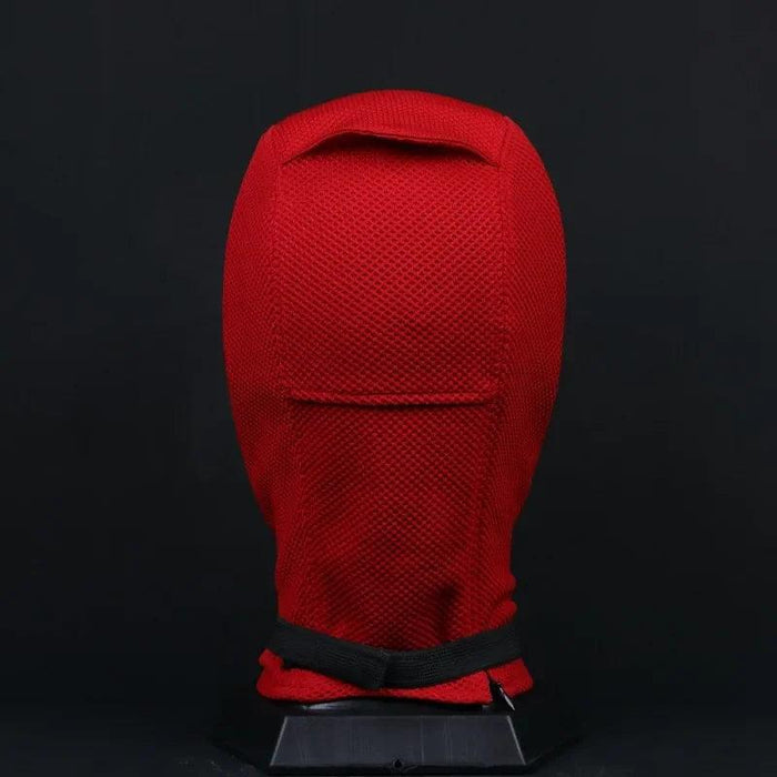 Máscara Fantasia Infantil Deadpool com máscara realista e chaveiro com 2 mini Deadpools, em nylon e algodão. Ajustável (53-63cm), perfeita para crianças em brincadeiras mágicas!