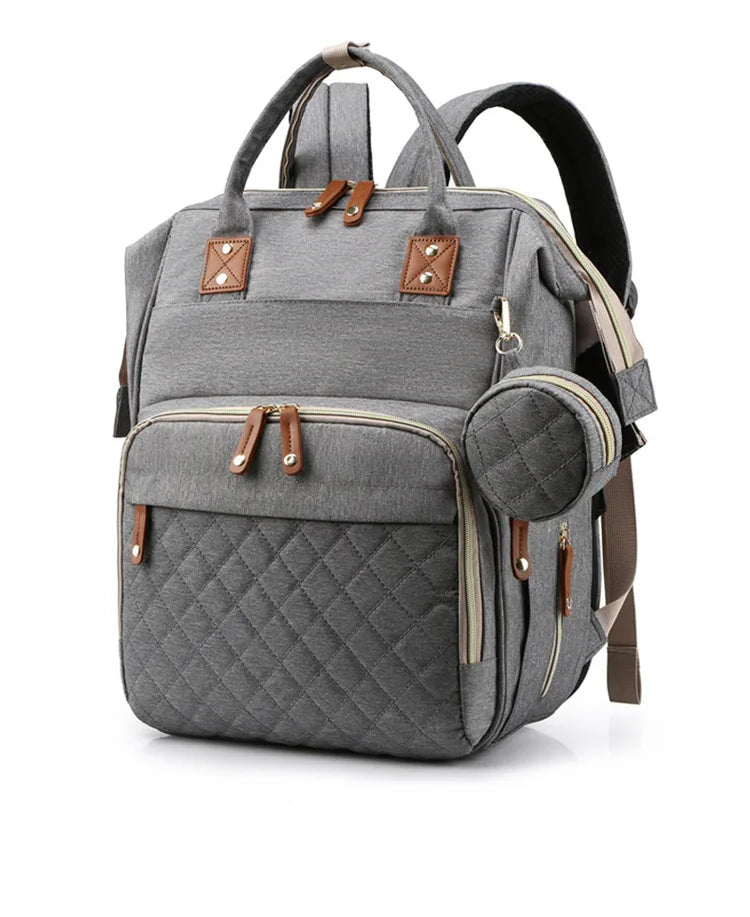 Mochila maternidade 3 em 1 com berço dobrável, compartimento térmico e espaço amplo para os cuidados com o bebê.